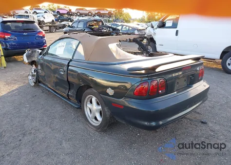 1998 Ford Mustang z USA, uszkodzony, nr VIN 1FAFP444XWF182599